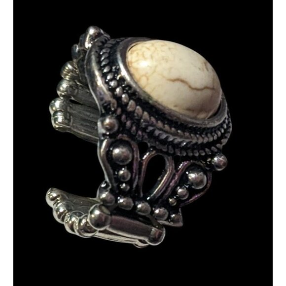 Victorian Style Silver Tone Stretch Ring With Marbled White Cabochon Size 7 1/2 - Picture 5 of 16